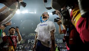 Kapten Persib Bandung, Marc Klok, luar biasa bahagia setelah timnya berhasil meraih juara BRI Super League 2025/2026. (Bola.com/Bagaskara Lazuardi)