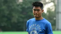 Kurniawan Kartika Ajie dapat durasi kontrak terpanjang di Arema besama Dedik Setiawan. (Bola.com/Iwan Setiawan)
