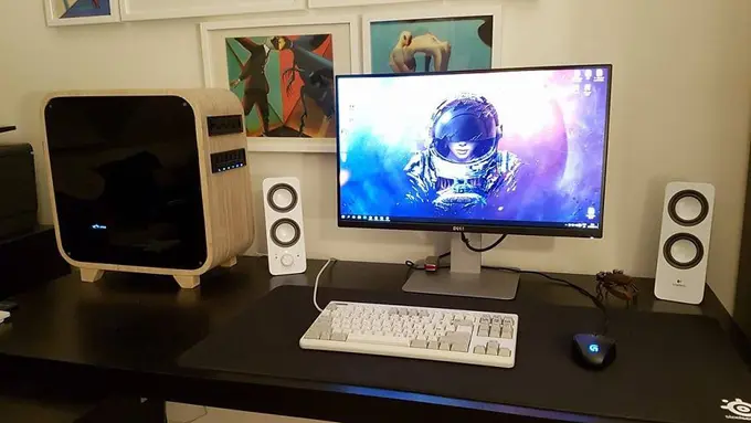 Nekat, Pelajar Ini Bikin Komputer Kayu Sendiri, Ini Prosesnya!