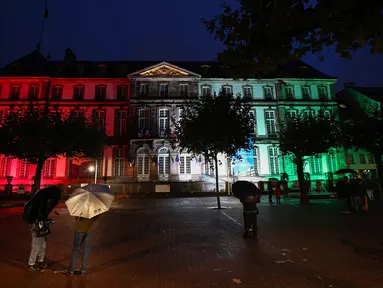Sebuah foto menunjukkan balai kota Strasbourg yang diterangi dengan warna bendera Palestina di Strasbourg, Prancis timur, pada 22 September 2025. (FREDERICK FLORIN/AFP)