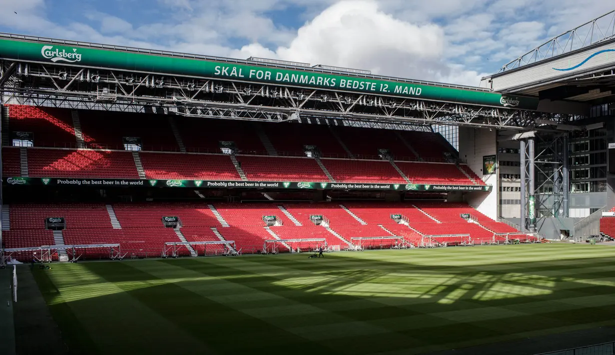 Bagi Tim Dinamit sendiri, Stadion Parken merupakan markas yang angker bagi lawan-lawan Denmark. Kasper Schmeichel cs tidak terkalahkan dalam 11 laga terakhir di sana. (Photo by Thibault Savary / AFP)