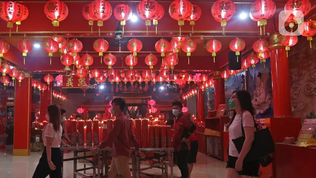 Ritual Sembahyang di Malam Tahun Baru Imlek