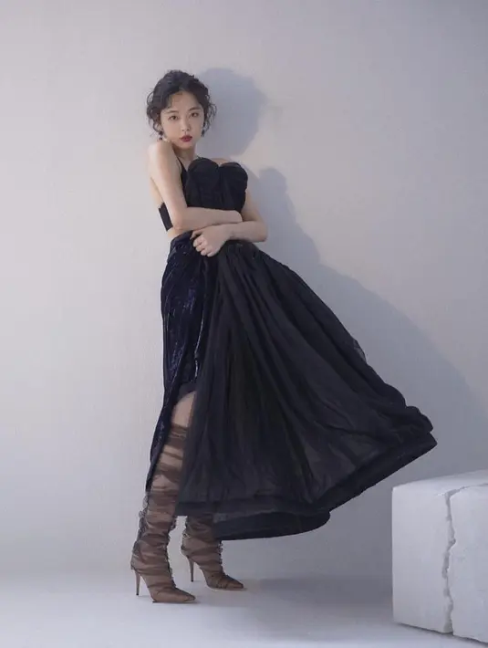 Seperti yang dilansir dari MyDaily, artis kelahiran 29 Maret 1994 ini akan menghibur para penggemarnya melalui sebuah acara realtiy show yang bertajuk Jinri Market. (Foto: instagram.com/jelly_jilli)