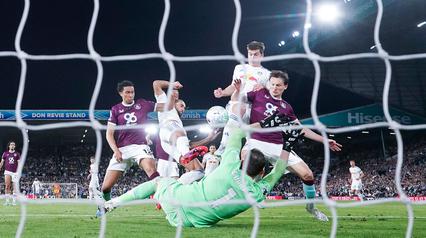 Leeds United sukses meraup poin penuh setelah meraih kemenangan meyakinkan 3-1 atas Burnley di Elland Road, Sabtu (2/5/2026) pagi WIB. (Martin Rickett/PA via AP)