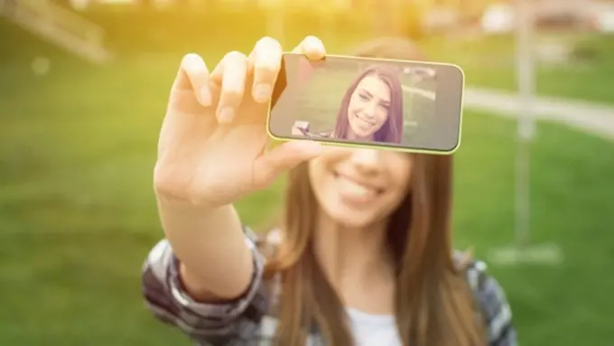 [bintang] Hadap Kanan atau Kiri, Selfie Bisa Ungkap Kepribadianmu, Lho!