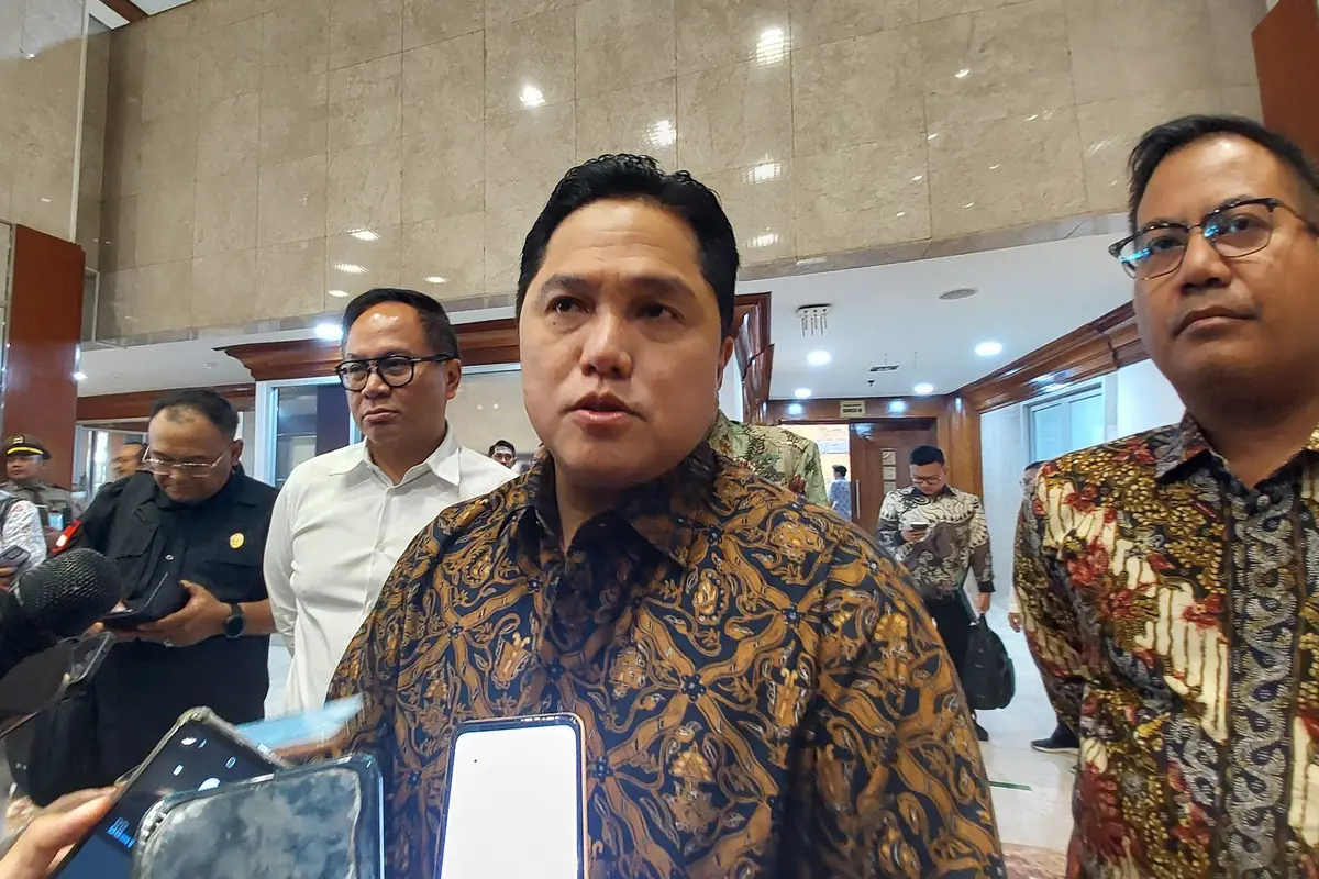 Menteri BUMN Erick Thohir di Kompleks Parlemen, Jakarta, Senin (2/9/2024). Erick tengah menyusun rencana dalam penyelesaian penyehatan PT Indofarma Tbk (INAF). (Arief/Liputan6.com)
