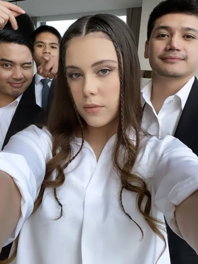 Pesona Manuella Aziza, Adik Bule Eva Celia di Pernikahan Sang Kakak