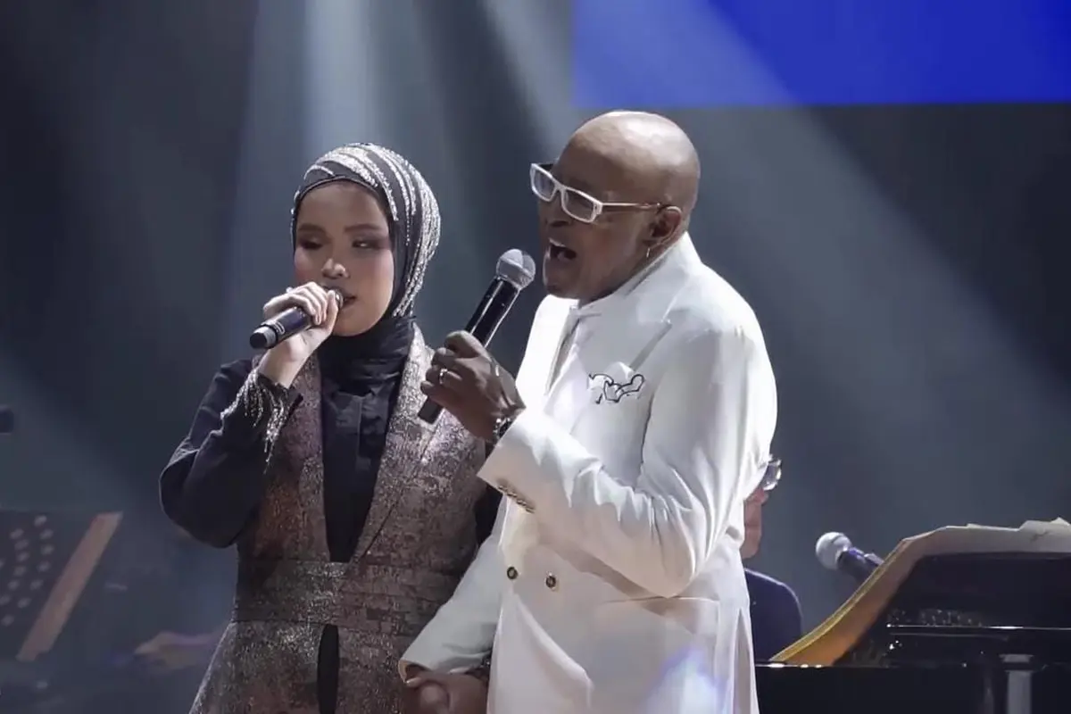 Putri Ariani menyanyikan lagu 'Beauty and The Beast' duet dengan Peabo Bryson di konser David Foster (Tangkapan Layar/Youtube/Putri Ariani)