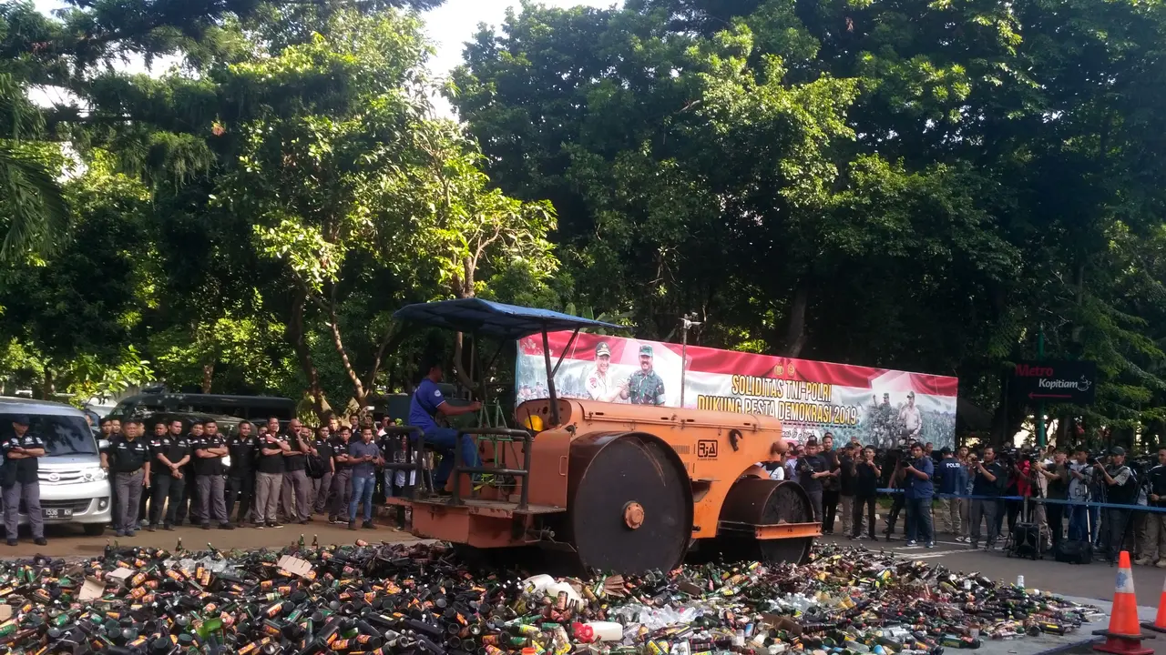 Pemusnahan minuman keras atau miras di Polda Metro Jaya