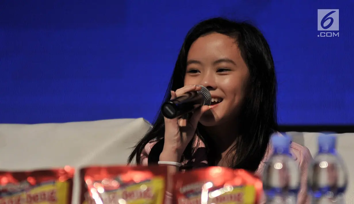 Selebgram Clarice Cutie memberi pemaparan saat  menjadi pembicara dalam diskusi panel di acara XYZ Day 2018 di The Hall, Senayan City, Jakarta, Rabu (25/4). (Merdeka.com/Iqbal S Nugroho)