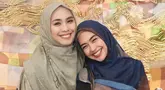 Sama-sama terjun di dunia entertainment, Oki Setiana Dewi kerap memberikan dukungan untuk Ria Ricis. Keduanya juga kerap mengunggah momen bersama di media sosial masing-masing. (Liputan6.com/IG/@okisetianadewi)