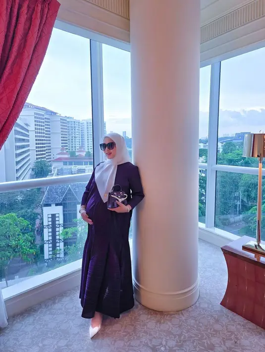Syahrini dan Reino Barack juga diketahui memilih menetap di sebuah hotel mewah di Singapura dalam beberapa bulan terakhir. Ia juga aktif mengunggah berbagai kegiatannya selama masa kehamilan melalui Instagram Story.(Liputan6.com/IG/@princessyahrini)