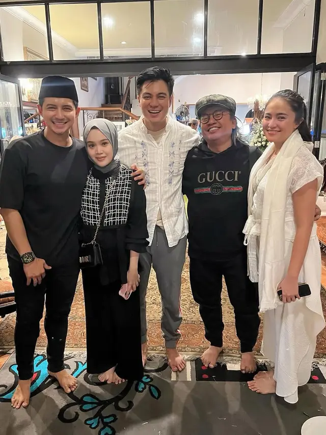 Ditemani Istri, 7 Momen Chand Kelvin Hadiri Pengajian 7 Hari Meninggalnya Ayah Baim Wong (instagram/chand_kelvin).