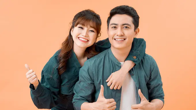 couple bahagia romantis