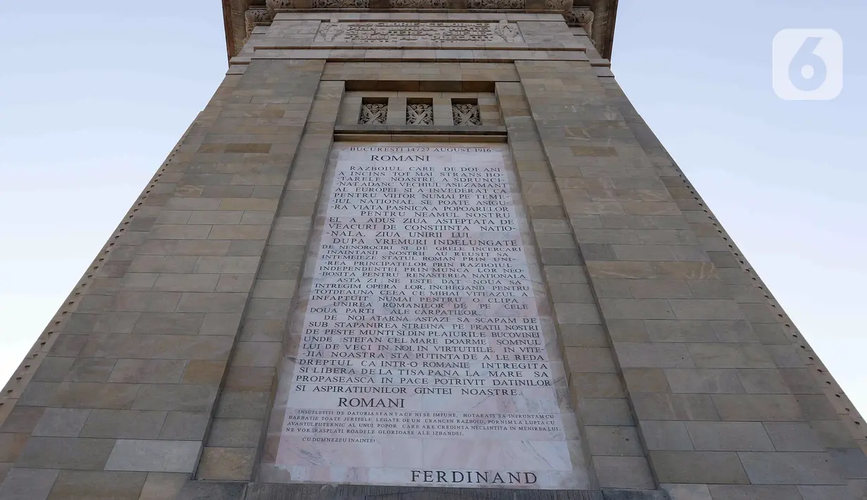 Saat ini, The Arch of Triumph dibangun dari granit Deva dan berdiri setinggi 27 meter (85 kaki). (Liputan6.com/Herman Zakharia)