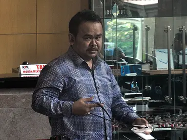 Walikota Serang Tubagus Haerul Jaman saat tiba di Gedung KPK, Jakarta, (1/10/14). (Liputan6.com/Miftahul Hayat)