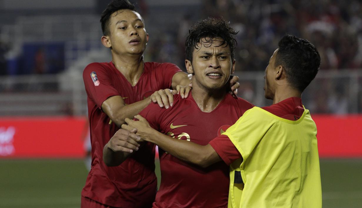 Striker Timnas Indonesia U-22, Osvaldo Haay, merayakan gol yang dicetaknya ke gawang Myanmar U-22 di di Stadion Rizal Memorial, Manila, Sabtu (7/12). Indonesia menang 4-2 atas Myanmar. (Bola.com/M Iqbal Ichsan)