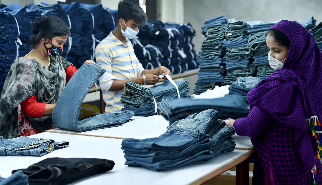 Aktivitas pekerja di pabrik garmen di Dhaka, Bangladesh (12/8/2020). Dari total pendapatan tersebut, data Biro Promosi Ekspor menunjukkan bahwa pendapatan Bangladesh dari produk garmen siap pakai, termasuk rajut dan tenun, mencapai 3,24 miliar dolar AS (1 dolar AS = Rp14.777). (Xinhua)