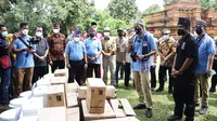 Menteri Pariwisata dan Ekonomi Kreatif Sandiaga Uno memberikan 10 kloset duduk ke semua homestay di Desa Wisata Muara Jambi, Kecamatan Maro Sebo, Kabupaten Muaro Jambi. (Istimewa)