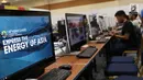 Beberapa pewarta menggunakan fasilitas komputer yang disediakan di Main Press Centre Asian Games 2018 di JCC, Jakarta, Selasa (14/8). Asian Games 2018 berlangsung hingga 2 September mendatang. (Liputan6.com/Helmi Fithriansyah)