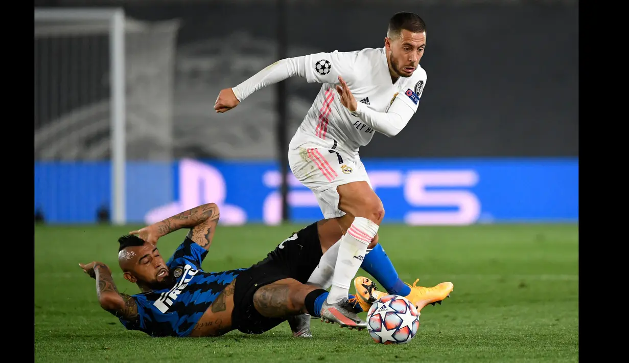 Eden Hazard (kanan) sampai saat ini masih berkostum Real Madrid walaupun dirinya lebih sering cedera belakangan ini. (Foto: AFP/Pierre-Philippe Marcou)