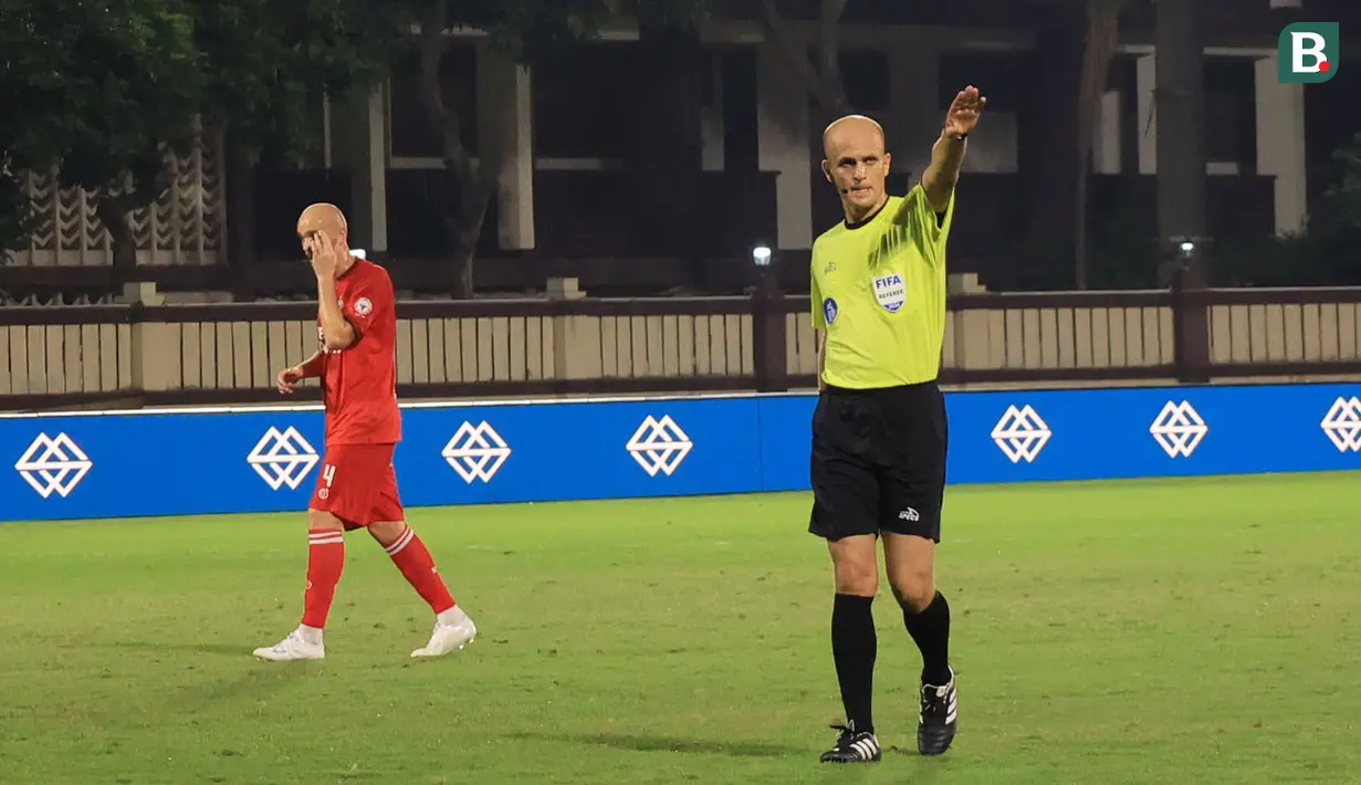Kehadiran wasit asing ini bertujuan untuk meningkatkan kualitas pengawasan dan penegakan aturan permainan. (Bola.com/M iqbal Ichsan)