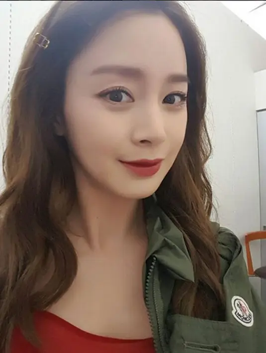 Kini Kim Tae Hee sedang mengandung anak pertama, buah cintanya dengan Rain. Kabar kehamilannya ini diumumkan oleh pihak agensi Kim Tae Hee. (Instagram/taeheekim)