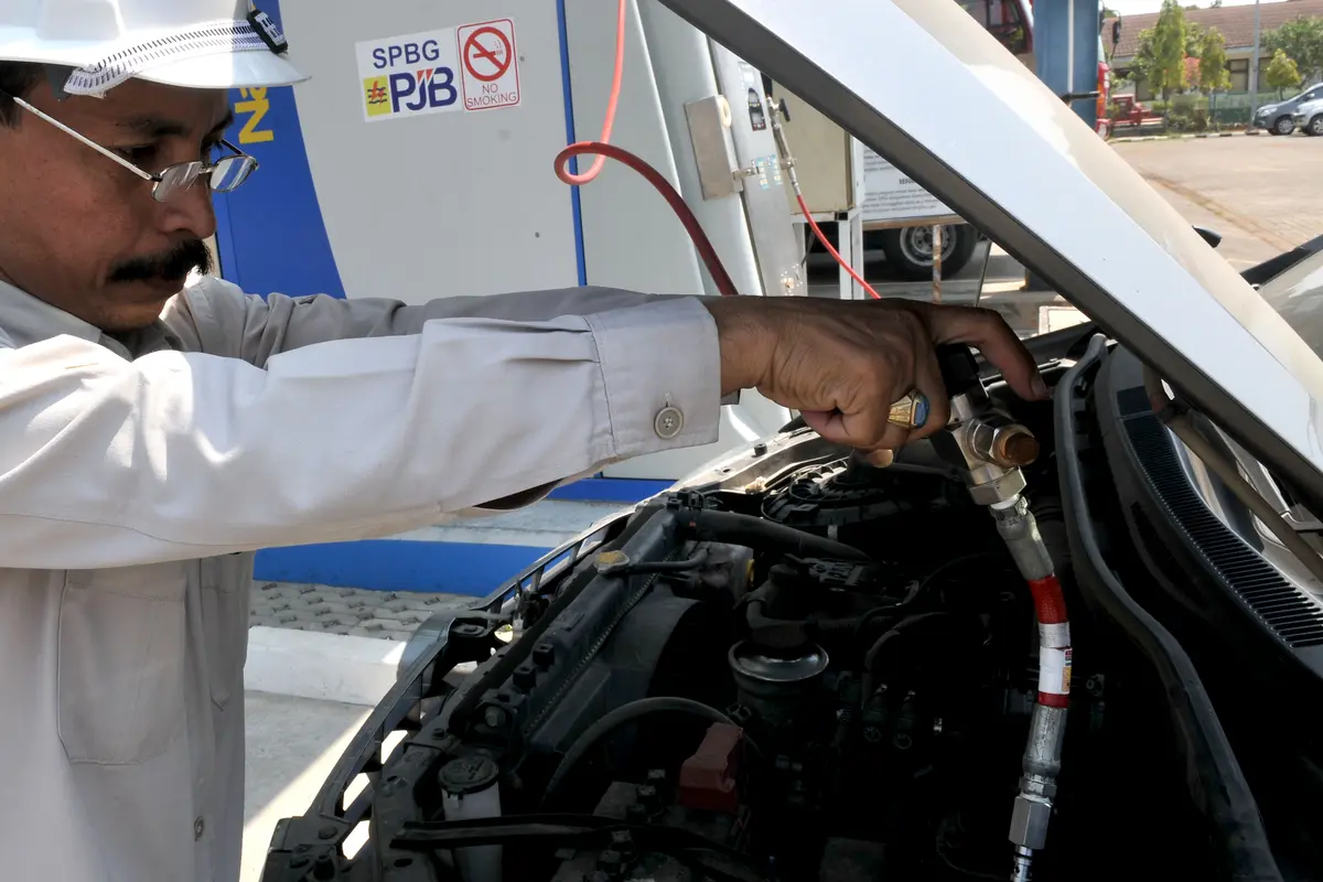 20150908-Mobil Berbahan Bakar Gas-Jakarta