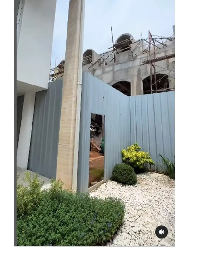 8 Potret Pembangunan Rumah Baru Ayu Dewi, Megah Banget