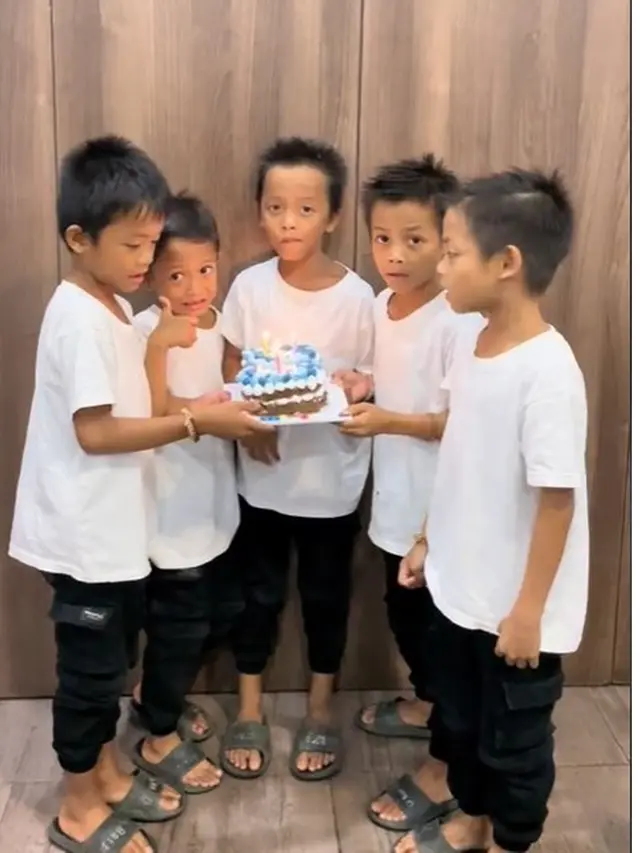 Viral Tahun 2016, Ini 6 Potret Transformasi Bayi Kembar Lima yang Ultah ke-8