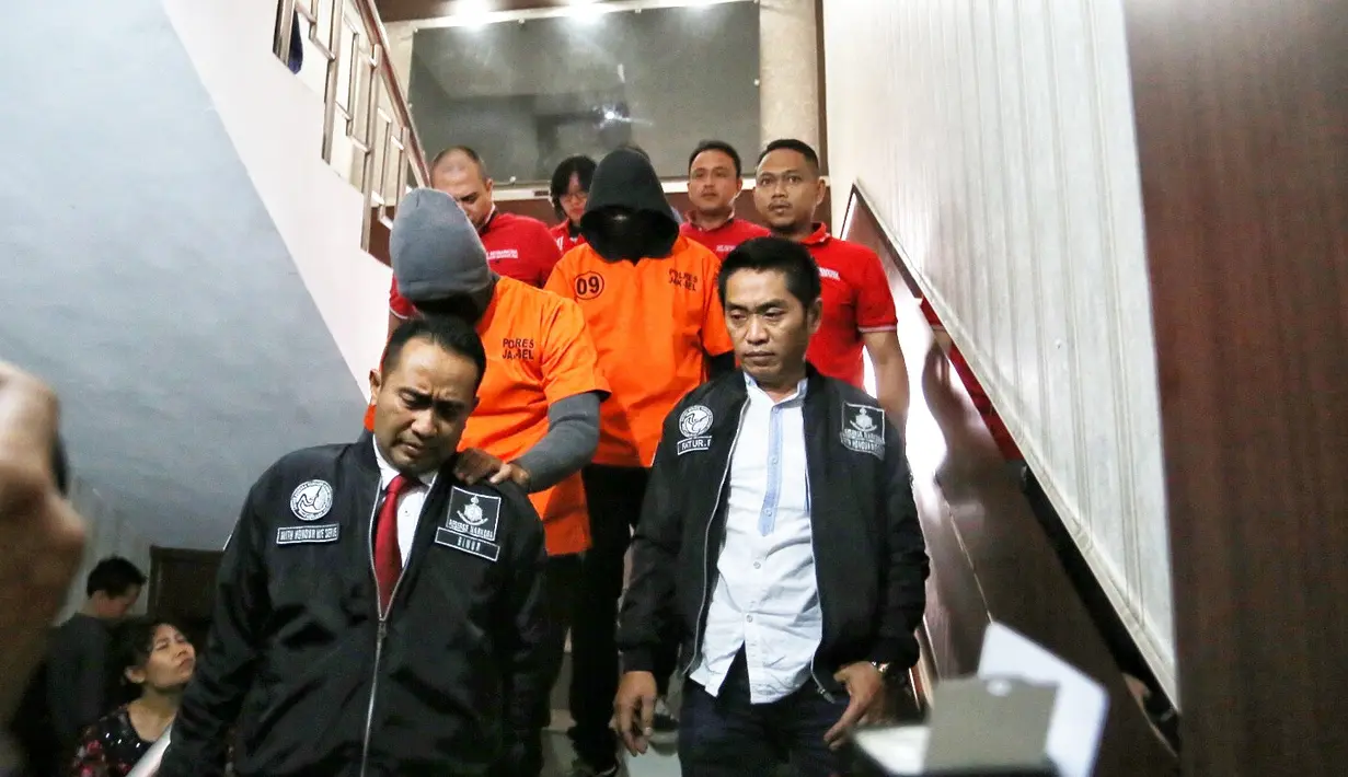 Berdasarkan penuturan kuasa hukum Ello, anak mendiang penyanyi senior Diana Nasution itu mengungkapkan penyesalannya menggunakan ganja dihadapan penyidik dan kuasa hukumnya. (Adrian Putra/Bintang.com)