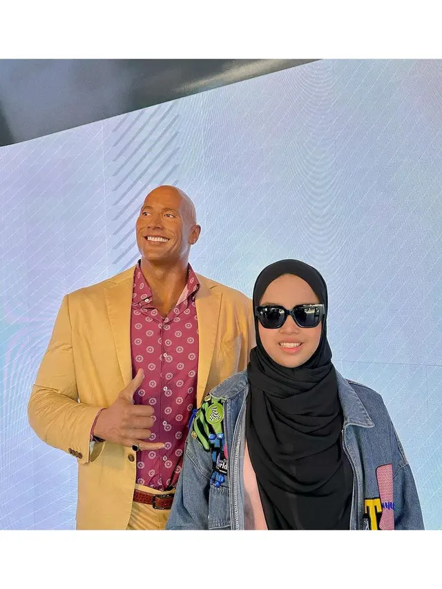 6 Potret Putri Ariani Jalan-Jalan di Hollywood Usai Tampil di AGT, Semringah