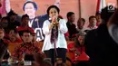 Ketua Umum PDI Perjuangan Megawati Seokarnoputri memberi sambutan saat menghadiri panen raya padi MSP di Indramayu, Jawa Barat, Kamis (4/4). Megawati mengajak anak muda mau jadi petani. (Liputan6.com/HO/Iwan)