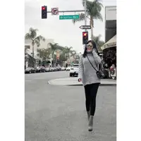 Postingan foto Syahrini ini juga menghebohkan publik. Pasalnya pada foto itu, Syahrini terlihat seperti melayang. (Foto: instagram.com/princessyahrini)