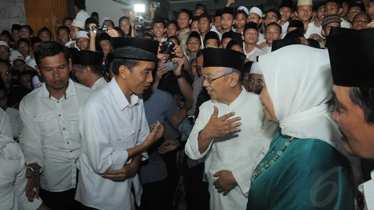 Ziarah ke Makam Gus Dur, Jokowi Dikerumuni Santri Tebu Ireng