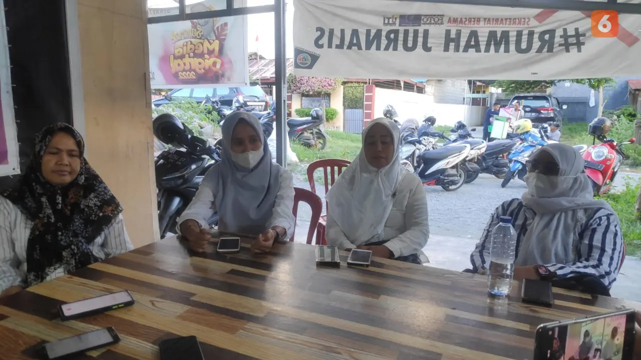 perwakilan organisasi perempuan di Sekretariat Jurnalis Sulteng