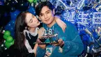 Lebih dari 3 tahun berpacaran, Rayn Wijaya dan Ranty Maria terlihat semakin mesra. Pasangan kekasih selebriti itu pun menjadi sorotan di pesta ultah Rayn. Bahkan, potret hingga video momen hari spesial itu diunggah di laman Instagram milik Ranty. Ia tampak berpose mencium Rayn, yang sedang memegang kue ultah sambil tersenyum ke arah kamera. (Liputan6.com/IG/@rantymaria)