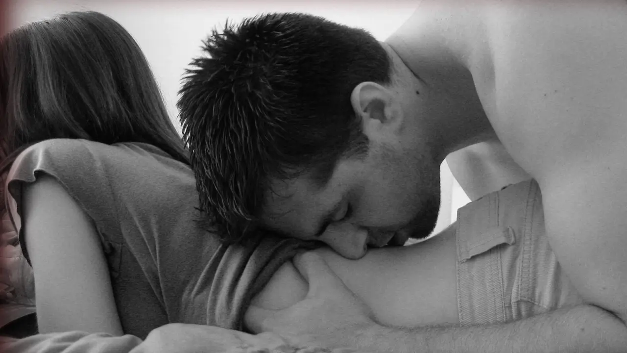 Foreplay alias pemanasan lebih menyenangkan dari seks. (Foto: twentyishdotcom)