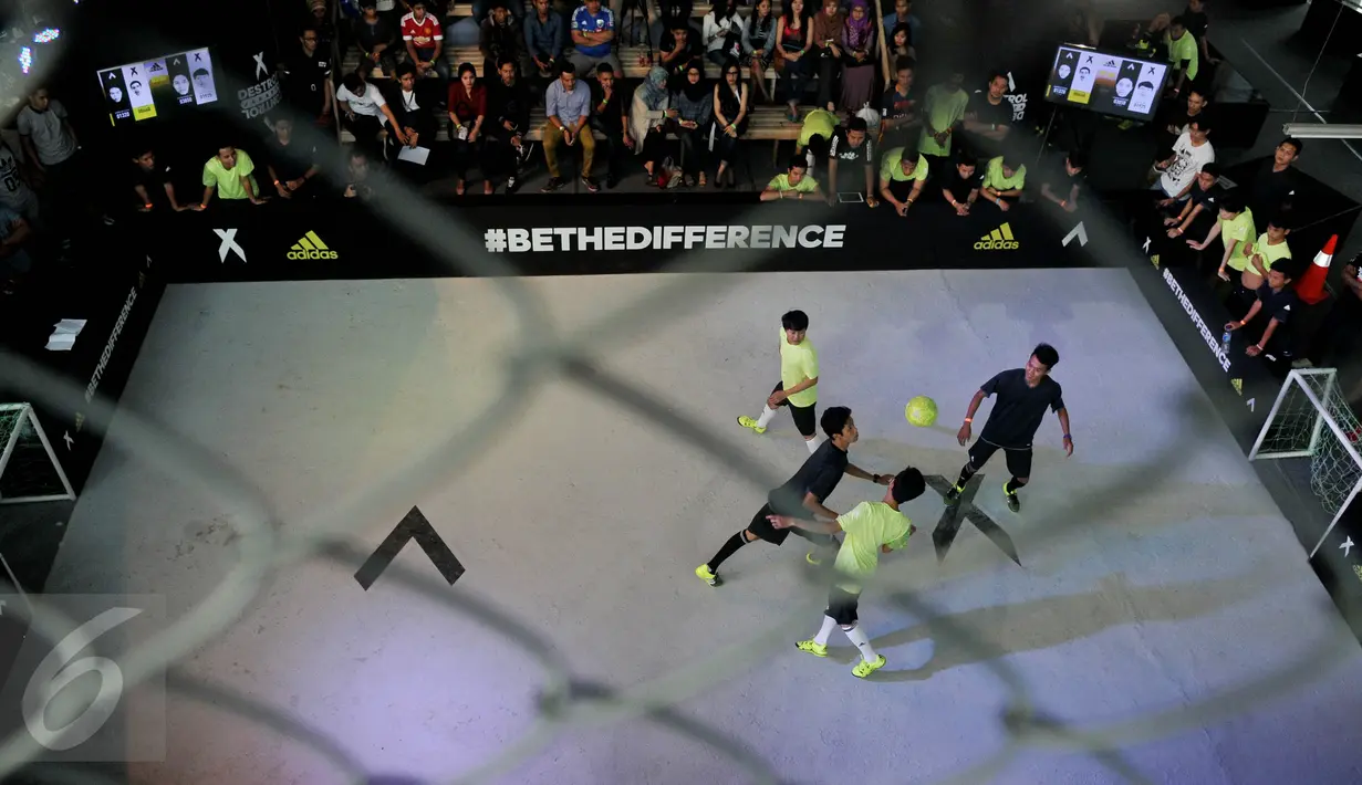 Aksi seru Turnamen '2 vs 2, control vs destroy', Jakarta, Sabtu (8/8/2015). Turnamen ini diikuti 32 peserta dan diadakan di tiga kota besar di Asia Tenggara yaitu, Bangkok, Kuala Lumpur, dan Jakarta. (Liputan6.com/Johan Tallo)