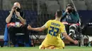 Pemain Timnas Ukraina U-21, Georgiy Sudakov, melakukan selebrasi setelah mencetak gol ke gawang Prancis U-21 pada laga perempat final Euro U-21 2023 di Cluj Arena, Rumania, Senin (3/7/2023). Ukraina menang dengan skor 3-1. (Photo by MIHAI BARBU / AFP)