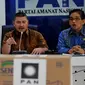 Ketua Fraksi PAN DPR RI, Mulfachri Harahap (tengah) didampingi Anggota F-PAN A Bakri (kanan) dan Anggota F-PAN Dapil Kalbar H.Sukiman memberikan keterangan pers terkait bantuan bagi korban asap di Indonesia Kamis (29/10/2015). (Liputan6/JohanTallo) 