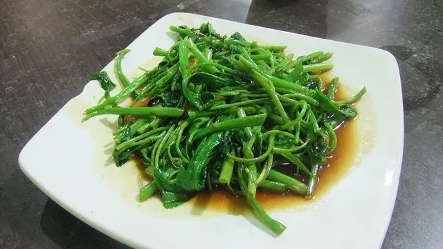 Sepiring tumis kangkung