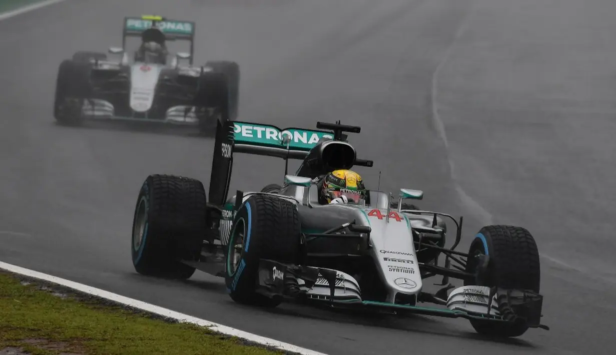 Sampai saat ini, Lewis Hamilton juga telah memenangi 9 seri balapan F1 sepanjang musim 2016. (AFP/Nelson Almeida)