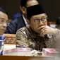 Menteri Agama Lukman Hakim Saifuddin (kanan) saat mengikuti rapat kerja bersama Komisi VIII DPR di Jakarta, Rabu (24/10). Rapat membahas penyesuaian RKA K/L Tahun 2019 suai hasil pembahasan dari Badan Anggaran DPR. (Liputan6.com/JohanTallo)