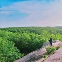 Taman Batu Granit, Tanjung Bintang, Lampung. (dedyazhariiii/Instagram)