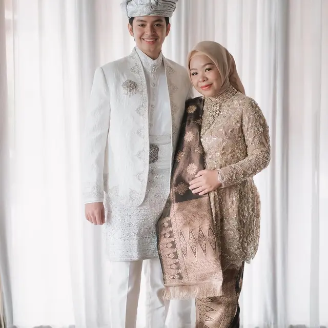 6 Potret Kakak Angga Yunanda di Pernikahan Adiknya,