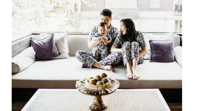 Jarang Tersorot, Ini 7 Potret Hangat Chef Arnold dan Keluarga