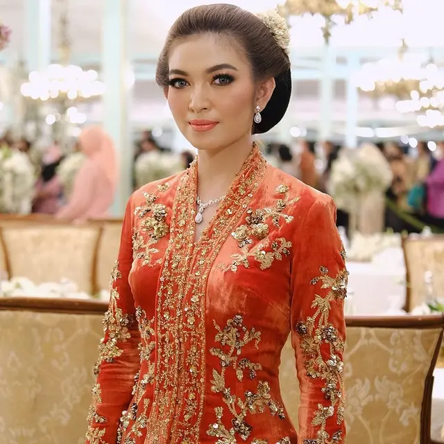 Gaya makeup Selvi Ananda