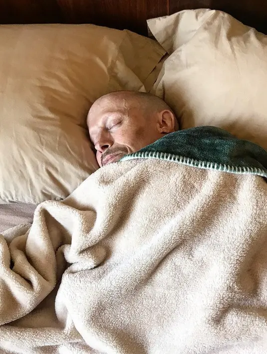 Di penghujung pernyataannya, pihak keluarga menyebutkan kata-kata bunuh diri dan depresi. Akan tetapi mereka tak memberi keterangan lebih lanjut dengan kematian aktor kelahiran 1 Januari 1969 itu. (Foto: instagram.com/vernetroyer)