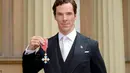 Banyak karya yang sudah dihasilkan Benedict Cumberbatch. Hal itu pun jadi perhatian Ratu Elizabeth II. Karena itu, ia mendapat kehormatan untuk datang ke Istana Buckingham serta menerima penghargaan. (AFP/Bintang.com)